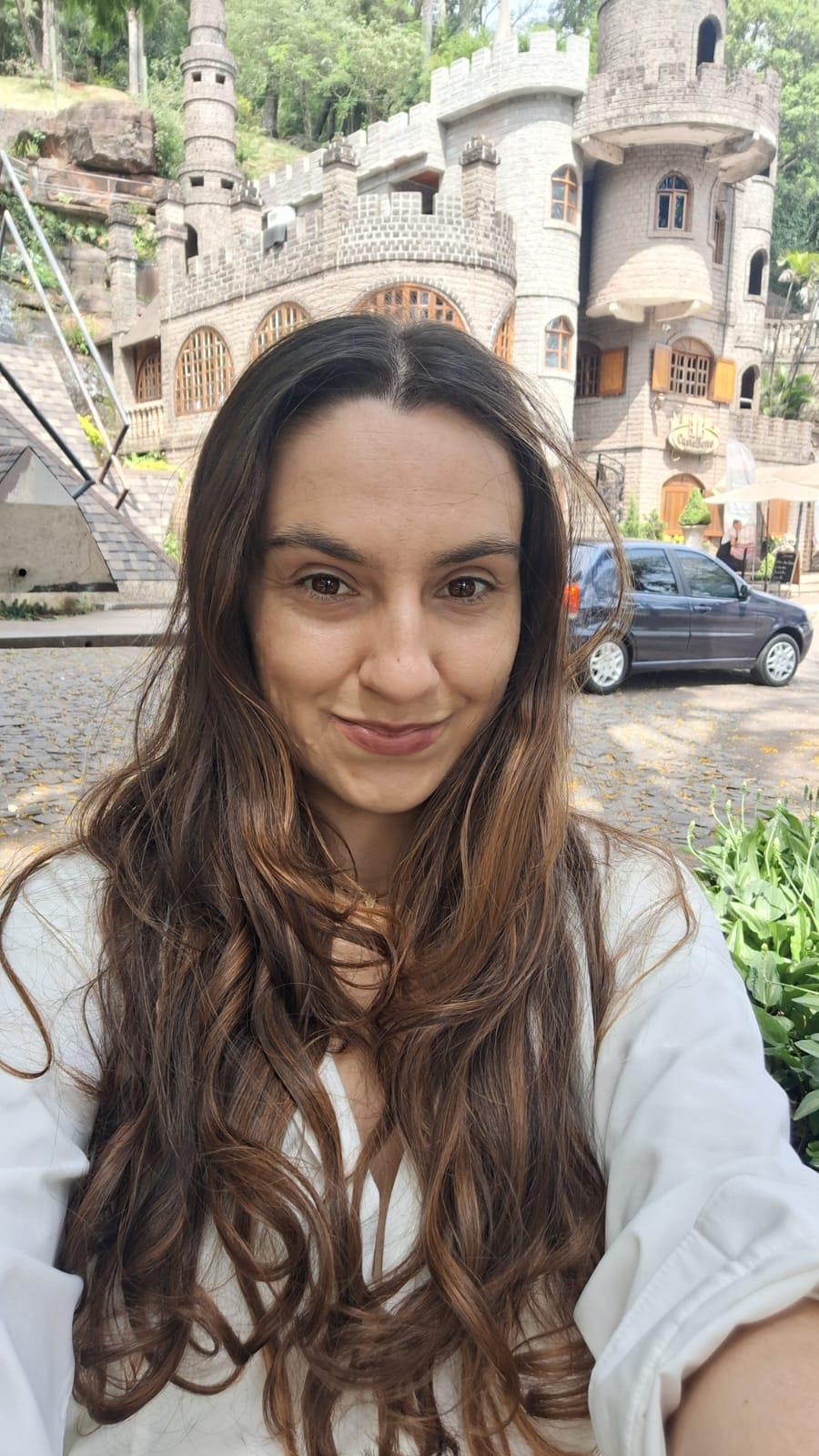 Thaisa M. Macedo Lenz