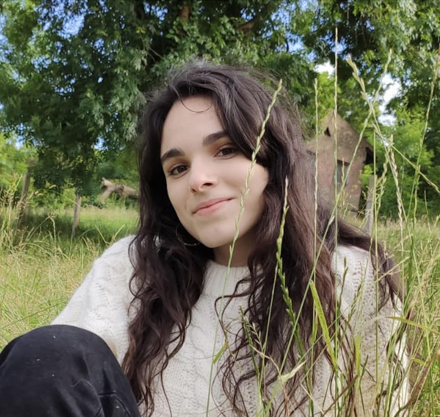 María E.